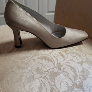 Stuart Weitzman Pumps Shoes 6.5 EUC